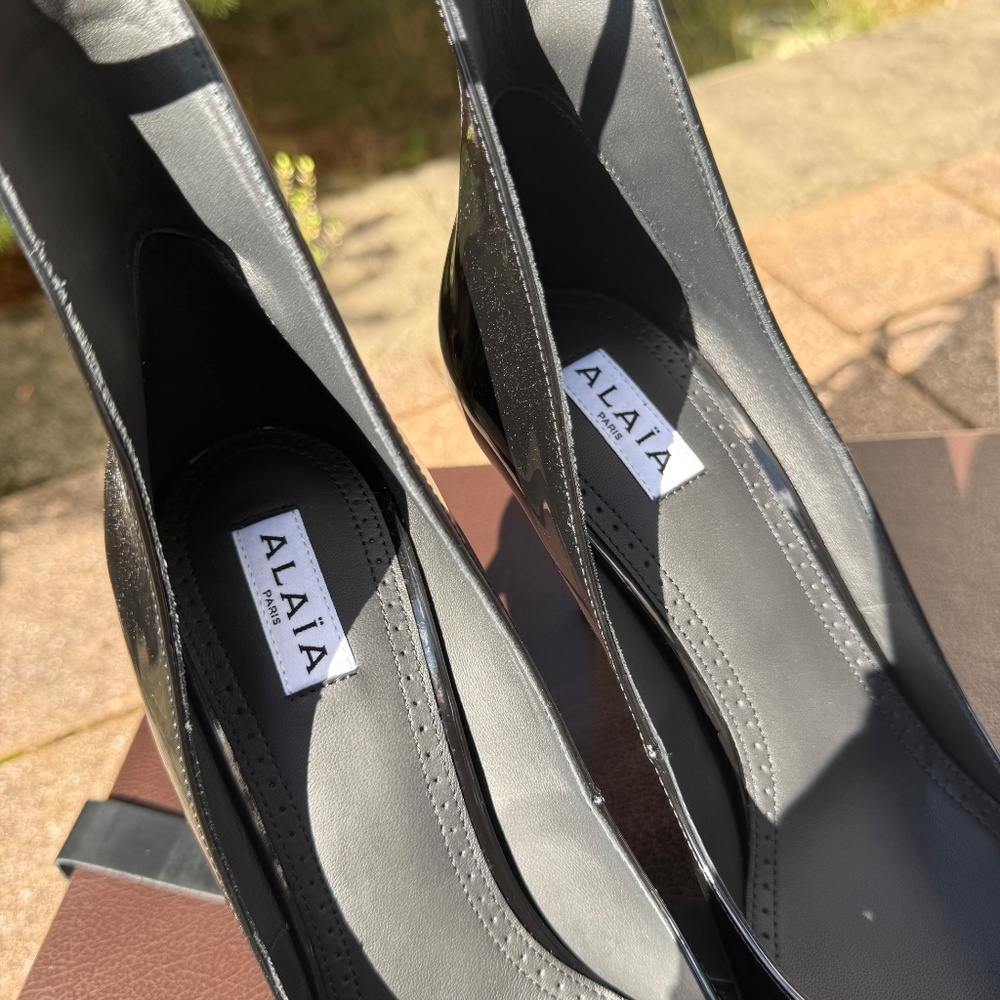 Alaia Decollete Patent Pump Heel - Picture 3 of 11